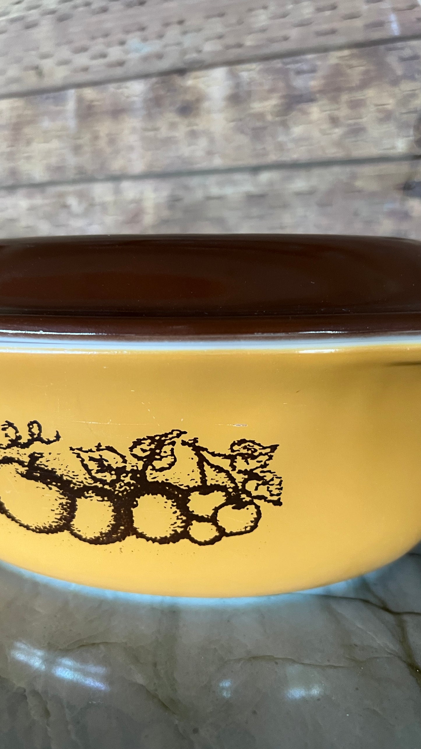 Pyrex Old Orchard Casserole Dish