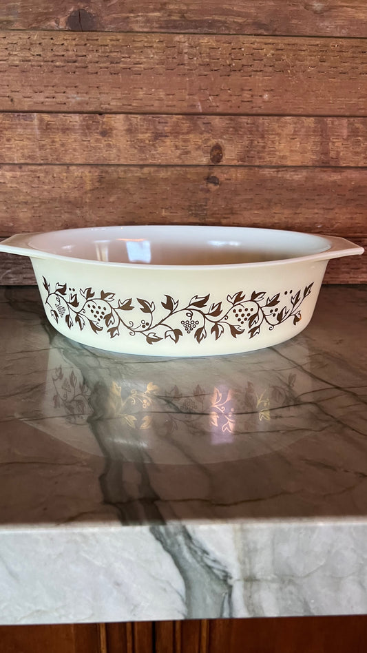 Pyrex Golden Grapes Casserole Dish