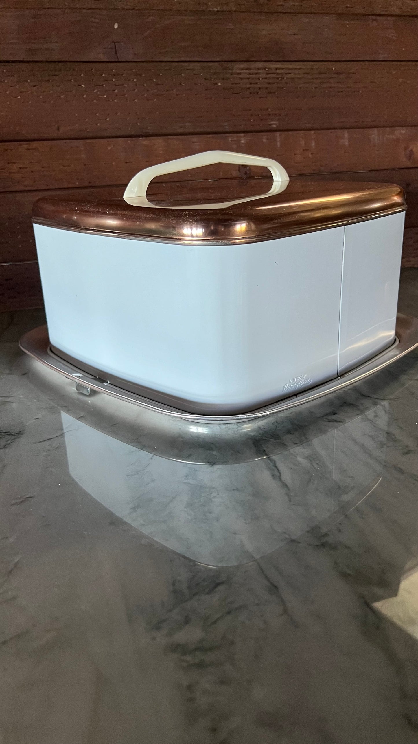 Lincoln Beautyware Cake Holder