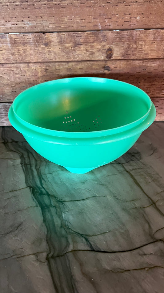 Tupperware Colander