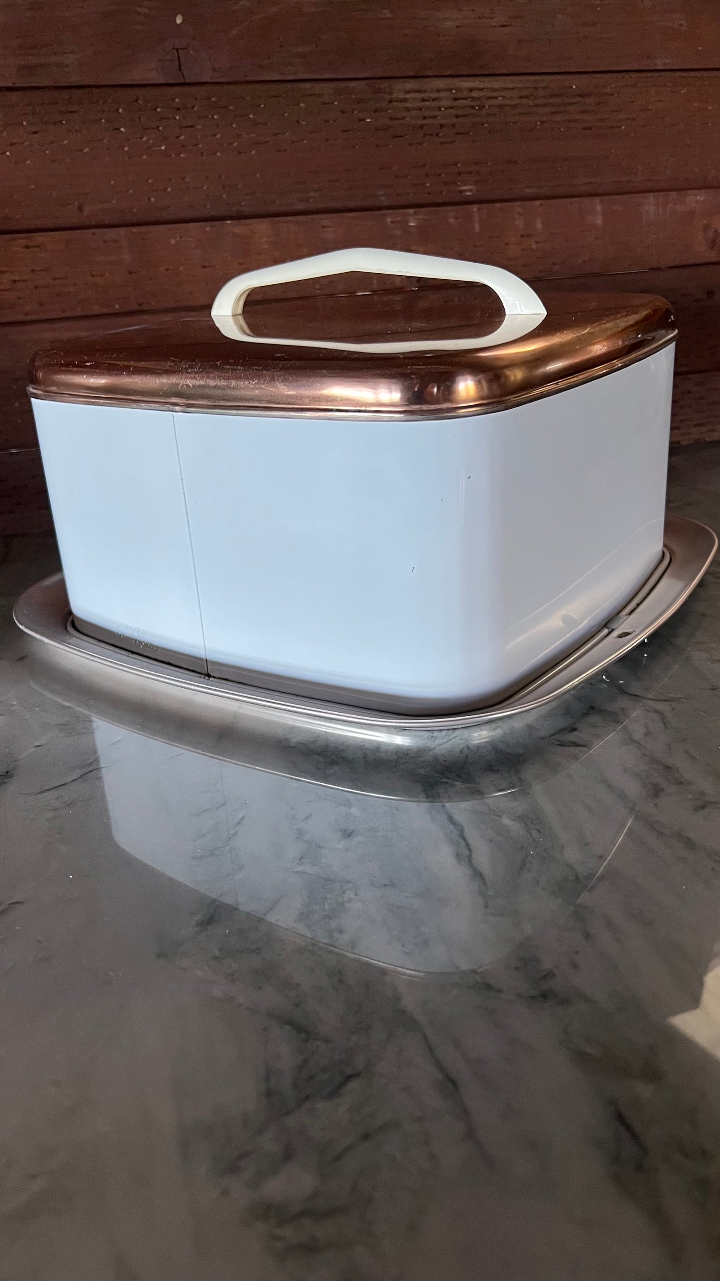 Lincoln Beautyware Cake Holder